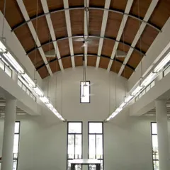 At the Synergy Textiles Factory in Karur, we used vaulted terracotta block ceilings to create a highly insulating roof. This passive cooling strategy, combined with ample natural light, provides a comfortable working environment for employees, which led to a 100% increase in productivity.