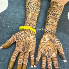 A close-up of a bride and groom portrait, capturing a tender moment. This design is perfect for brides who want their mehndi to be a personal story of their relationship.