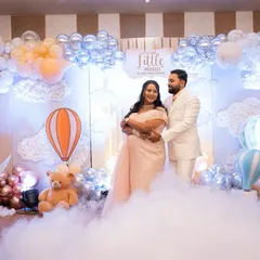 To create a truly magical atmosphere, I used dry ice to make it look like the parents-to-be were floating on clouds. It’s a special effect that adds a touch of wonder to the 'Up, Up & Away' theme.