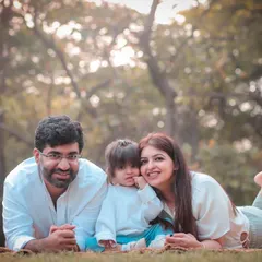 A perfect afternoon in the park. We believe the best family portraits happen when you forget we're even there, lost in a moment of simple, happy connection. This is what a relaxed outdoor family photoshoot feels like.