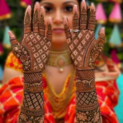 A classic full-coverage bridal design with intricate jaal (net) patterns on the palms and dense floral work on the arms. This style is perfect for a traditional wedding look.