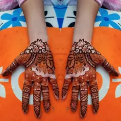 This symmetrical design features a large lotus motif on the back of each hand, a symbol of purity and beauty.