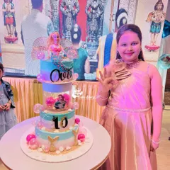 A spectacular mermaid-themed rotating cake for a 10th birthday. This multi-tier creation features a mermaid doll, under-the-sea details, and a rotating center with bubble effects.