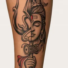 This design is a powerful fusion of Mahadev's face and his Trishul. The clean, bold lines and the split design represent the balance between peace and power. The red bindi adds a striking pop of color, making it a unique and modern take on a classic spiritual symbol.
