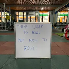 A simple but powerful message on the whiteboard. At a certain level, the focus must shift from overhauling technique to mastering tactical execution. Your natural skill is your strength; sharpen it.