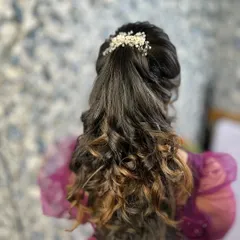 Another angle of this beautiful curly ponytail hairstyle. This style is perfect for keeping long hair managed while still looking glamorous for an event.