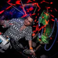 Playing at Satellite Beachside. The energy of an outdoor party is unique, and my set is always adapted to the venue and the crowd. This was a fun night with a great vibe.