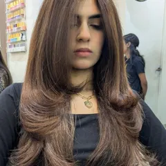 A great haircut is the foundation of any style. Here, I created long, face-framing layers with a full-bodied blowout. This technique adds movement and volume, making the hair look healthy and effortlessly chic.