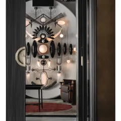 This is the pièce de résistance of the Aria project. We designed the space around this majestic Totem light installation, creating a focal point that is both a source of light and a piece of sculptural art. The fluted sliding doors open to reveal this dramatic centerpiece.