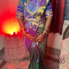 The full look, showing how the perfectly draped saree creates a graceful and regal silhouette. This is a classic reception style for a South Indian bride.