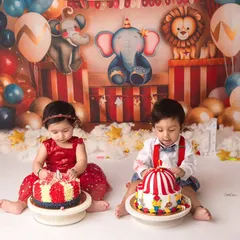Getting ready for the main event! These sweet twins are all set for their carnival cake smash, and I love capturing these moments of anticipation before the mess begins.