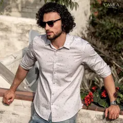 A casual menswear look styled for the brand Camla Barcelona. The model wears a printed button-down shirt and jeans, creating an effortless and approachable look for a summer campaign.
