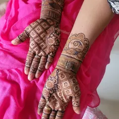 A lovely design for a family friend who requested her two favorite elements: peacocks and grids. The result is a beautiful blend of traditional motifs and geometric patterns.