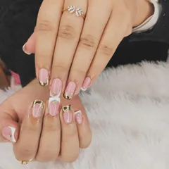 A perfect example of our glam style. This look combines a soft pink base with bold gold French tips and delicate bow accents, creating a chic and luxurious gel nail set that’s perfect for any occasion.