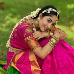 A sweet and serene moment with this South Indian bride. Her skin is glowing, and the look is completed with a traditional gajra braid and temple jewellery.