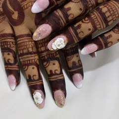 Another angle of this stunning bridal set, showing how the elephant motifs in the mehndi are complemented by the elegant nail art. The 3D flowers add a touch of modern grace.