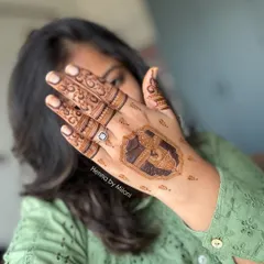 A simple yet meaningful groom's mehendi. This design features a portrait of the bride, a sweet gesture for his wedding day.
