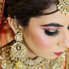 A close-up on the details. This showcases a classic bridal eye makeup with a winged liner and shimmering eyeshadow, paired with perfectly defined brows. I believe that beautiful makeup is all in the fine details that come together.
