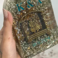 I love how the colors of the text can be customized. Here, the teal text adds a modern touch to the traditional kaleera and varmala preservation.