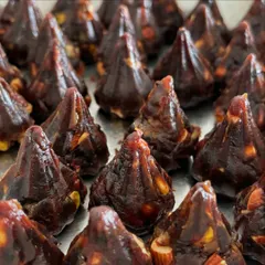 For Ganesh Chaturthi, we embrace simple pleasures like our Date and Nut Modaks. These traditional treats are made with a healthy twist, being completely sugar-free and gluten-free.