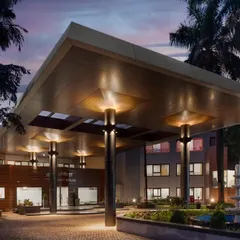 The entrance canopy of the renovated guesthouse was designed to be both grand and inviting. The warm, recessed lighting and strong structural pillars create a powerful statement of arrival for guests.