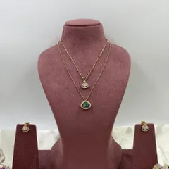Another view of the 'Kritika' set with a green pendant.