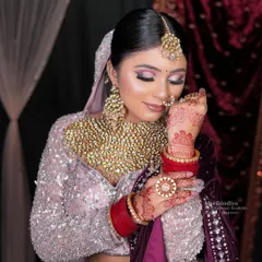 This image shows the complete harmony of makeup, jewelry, and attire. My course emphasizes creating a cohesive and breathtaking final look for the bride.