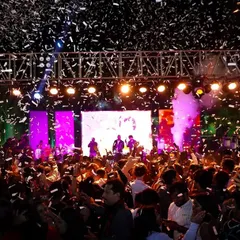A sky full of confetti over a massive crowd. This is the grand finale moment I love to create, turning a great night into an unforgettable memory. The scale of this NYE event shows my capability to handle huge productions.