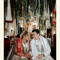 A ceremony that feels one with nature. Nestled under a canopy of cascading mogra and surrounded by lush palms, this mandap at Oleander Farms was designed to feel organic, intimate, and timelessly beautiful.