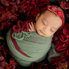 Another angle from our red floral setup, showing the baby peacefully sleeping. I use different perspectives to capture a variety of beautiful images from a single theme.
