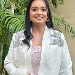 A beautiful smile to complete the look. The soft and fresh makeup enhances her natural features, making her look radiant and feel confident.