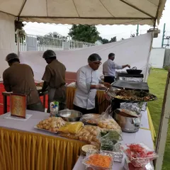 Our live chaat and appetizer station is a crowd favorite. Here, our chefs are preparing various snacks to order, providing a dynamic and interactive food experience for guests at a garden party.