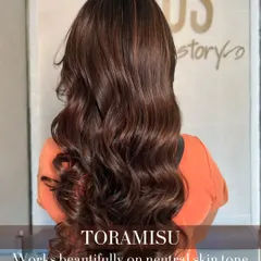 This is our Toramisu shade, a beautiful and versatile color that works wonderfully on neutral skin tones. It's a balanced brunette with soft, warm undertones that create a healthy, natural-looking glow.