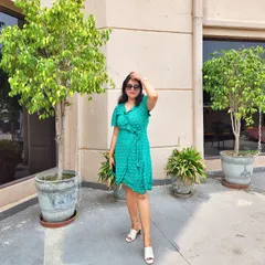 A vibrant green wrap dress is a flattering and easy-to-wear option for a lunch date. I always recommend a good wrap dress as it suits most body types.