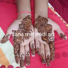 A classic Arabic mehndi design, with a focus on bold peacock and floral motifs. The pattern leaves plenty of open space, which makes the design stand out.