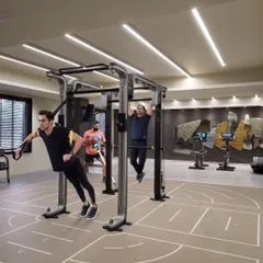 This is our playground. We combine dynamic functional training, like TRX and pull-ups, with a supportive community atmosphere. Here, you'll find energy, variety, and all the tools you need to succeed.