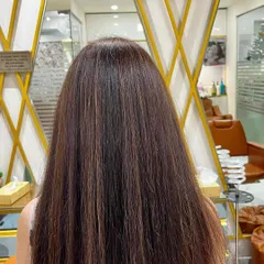 This client wanted subtle, natural-looking highlights to break up her dark brown hair. We added fine babylights for a sun-kissed effect that looks effortless and chic.