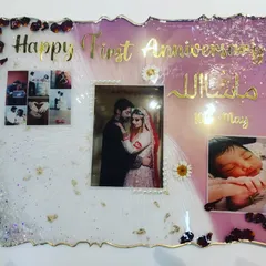 This is the final version of the purple and white first-anniversary plaque. I added small daisy flowers and pearls to give it a delicate finishing touch.