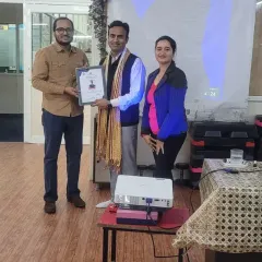 I believe in honoring the experts who share their knowledge with our community. Here, I am presenting a certificate of appreciation to Dr. Hitesh Khurana after his insightful workshop on spinal health.