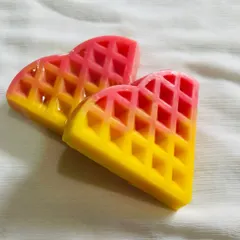 These dual-shaded, heart-shaped waffle soaps are loved by my little clients. Made with pure goat milk, almond oil, and Vitamin E, they are extra soft and supple on sensitive skin.