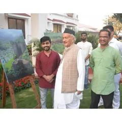 A memorable interaction with the Governor of Maharashtra beside my painting at the Raj Bhavan event. These opportunities to share my art with distinguished guests are always an honor.