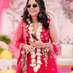 The perfect Haldi vibe! Shilpi's carnival look was modern and fun. Since she wore sunglasses for much of the event, we kept her eye makeup muted and let her radiant skin and stunning pink lehenga steal the show.