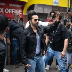 Capturing the chaos and excitement of a star's arrival. This candid shot from the Amazon Prime event gives a real 'on the ground' feel.