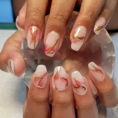From inspiration to reality. A client showed me a photo of a beautiful marble design with pink and gold accents, and I recreated it for her. This is my version, capturing the soft blend of colors and delicate gold veining.