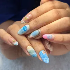 A piece of sea paradise on each nail. This full set features a hand-painted jellyfish, 3D starfish, seashell textures, and realistic beach and water effects.