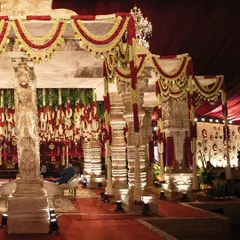 A closer look at the detailed carvings on the mandap pillars. These designs, inspired by historic temple architecture, add a layer of authenticity and elegance, transforming the wedding space into a work of art.