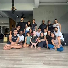 A group photo from a mobility workshop at Troop HQ, where we took a deep dive into backbends and splits. It's always a pleasure to host other coaches and learn together as a community.