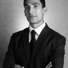 A great headshot communicates confidence. I create sharp, professional portraits for corporate profiles and LinkedIn that make a strong first impression, using classic lighting techniques in both black and white and color.