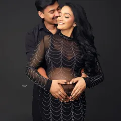 Capturing the connection between a couple is a special skill. In my sessions, you'll learn how to direct partners to create intimate, authentic moments that tell their unique story.