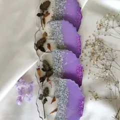 Here is a complete set of four custom agate-style coasters I made for a client. They wanted to preserve their special Neelakurinji flowers, so I paired them with a beautiful lavender purple base and sparkling silver glitter to make the blooms stand out.